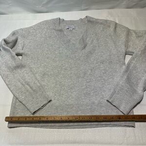 Evereve Light Gray V-Neck Sweater for women